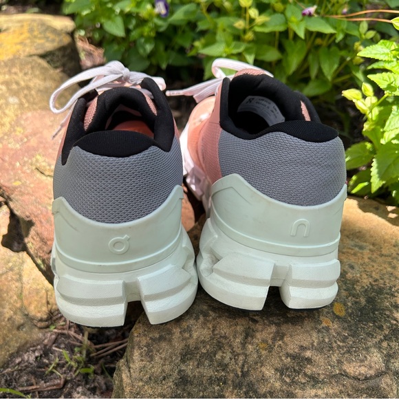 On Running Women's Cloudflyer 4 Coral White Athletic Shoes Sneakers SZ 9 E 40.5 - Picture 6 of 10